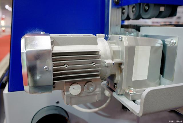 云南發(fā)電機(jī)組廠家：發(fā)電機(jī)的參數(shù)有哪些？